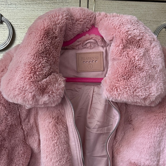 Blank NYC Faux Fur Cropped Bomber Jacket w/ Faux Leather Buckle Details - Picture 4 of 11